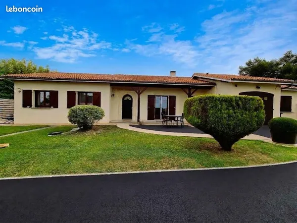Maison de plain-pied 153 m²+ véranda - 4 chambres, bureau, clim et jardin à Saint-Loubès (particulie