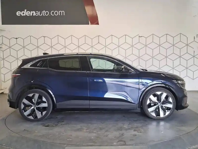Renault Megane e-tech ev60 220 ch super charge — photo 6