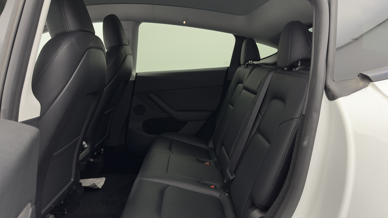 Tesla MODEL Y Standard RWD — photo 30