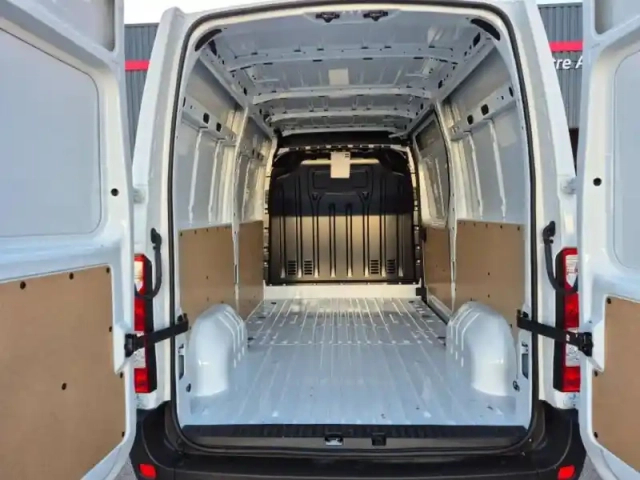 Renault Master fg f3500 l2h2 2.3 blue dci 135ch grand confort euro6e — photo 6