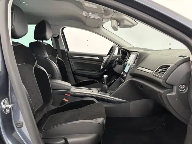 Renault Megane mégane iv berline tce 140 energy — photo 23