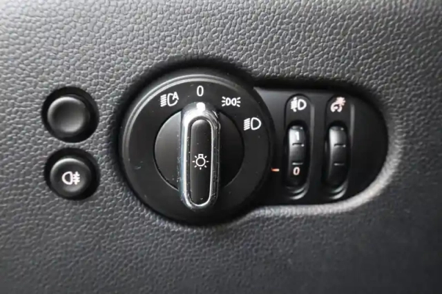 Mini Mini hatch 5 portes cooper 136 ch — photo 33