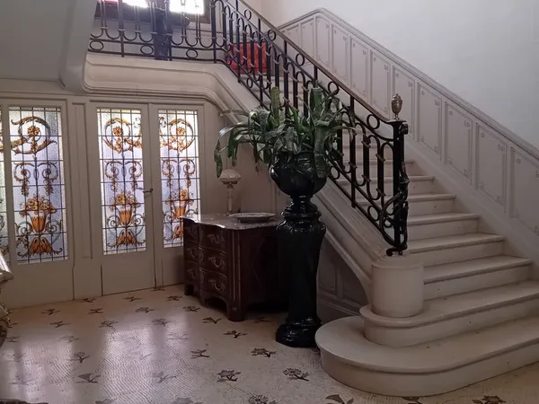 Propriété 353 m2 8 pièces
