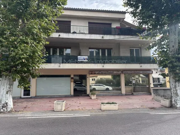 À VENDRE MURS COMMERCIAUX LIBRES