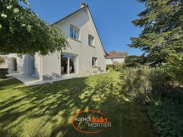 Maison 6 pièces 207 m²