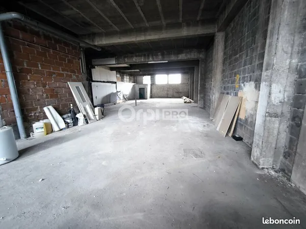 Local d'activité 210 m²