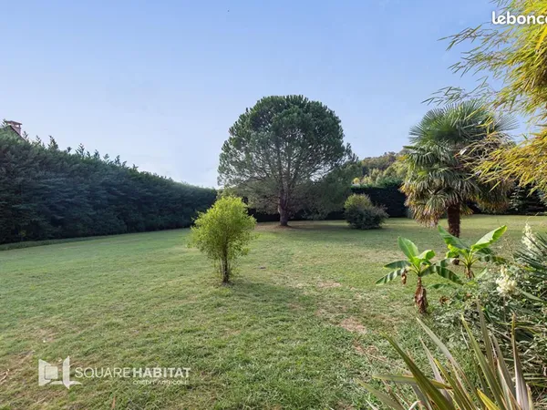 Terrain 893 m² Poueyferre