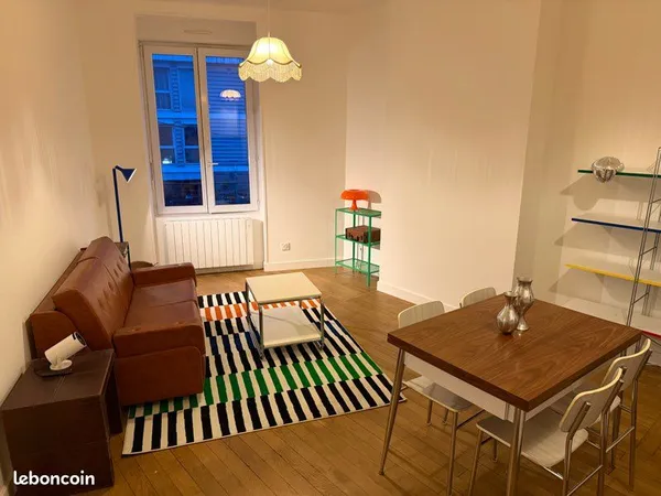 T2 meublé de 44 m² rénové - Immeuble bourgeois - Parquet ancien - Lyon 7e
