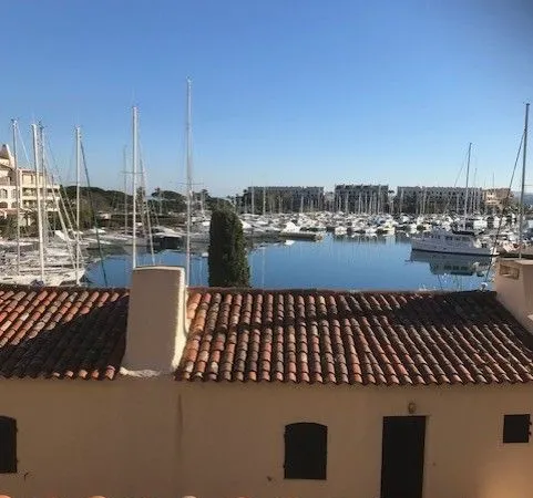 Appartement T2, 46 m²+10m² de loggia, meublé, aux Marines de Cogolin
