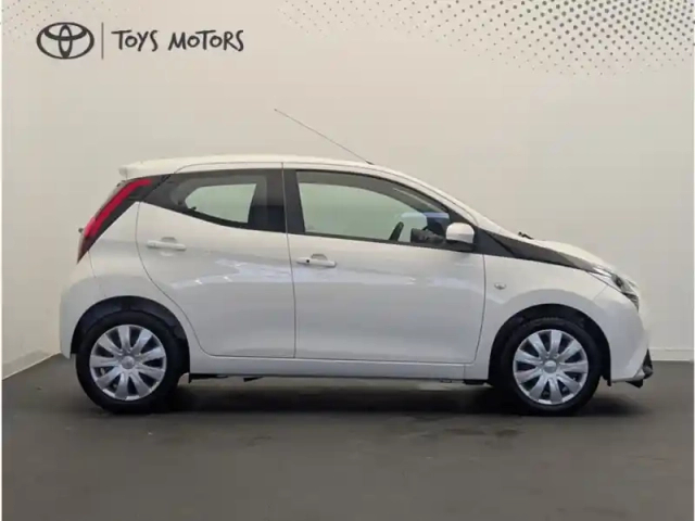 Toyota Aygo x-play 1.0 72 ch bva5 — photo 3