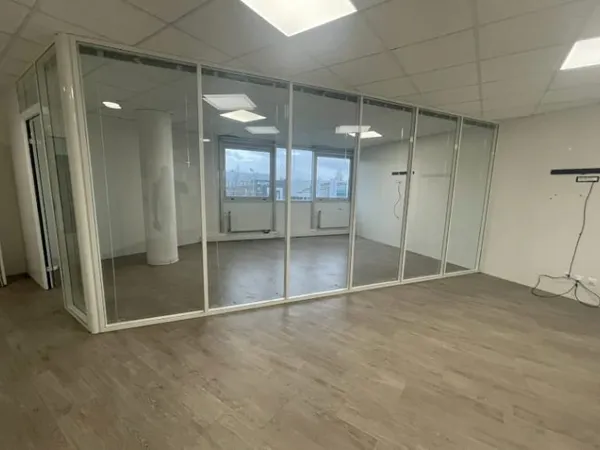 Bureau 180 m²