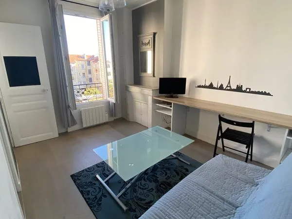 Studio meublé 20 m² - Vue Tour Eiffel
