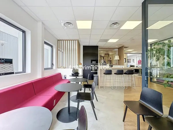 Entrepôt moderne avec bureaux à Bailly-Romainvilliers