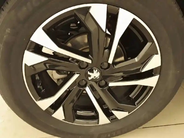 Peugeot 2008 electrique 136 ch — photo 33