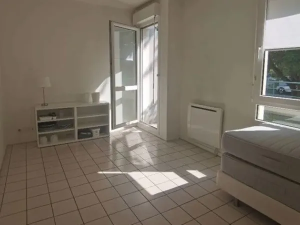 Appartement Studio BORDEAUX - 18 m2 - 750 Euros TTC