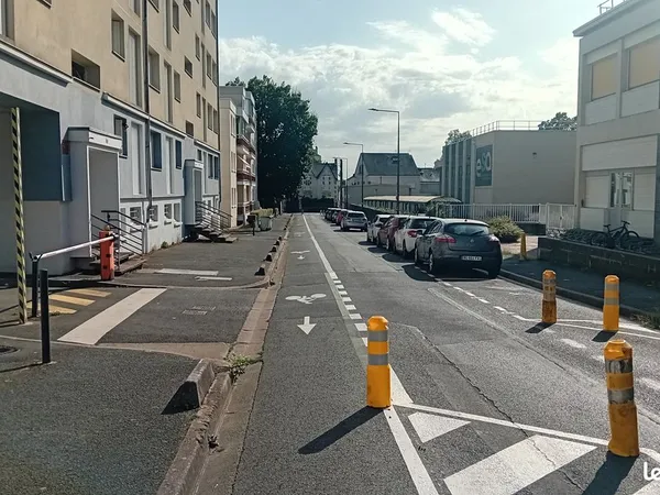 Place de parking sécurisée par barrière secteur ESA UCO