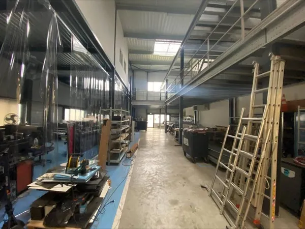 Local d'activité 580 m²