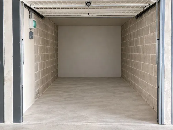 Location garage fermé 13 m² - Nice Ouest Caucade - Sécurisé - Électricité