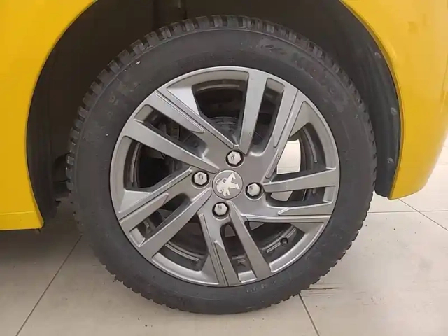 Peugeot 208 puretech 75 s&amp;s bvm5 — photo 43