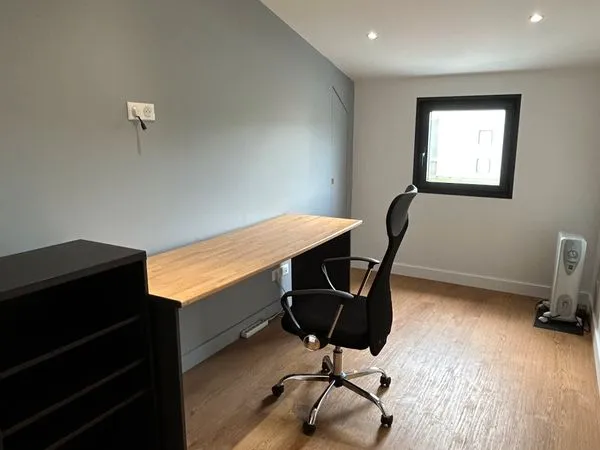 Bureau équipé