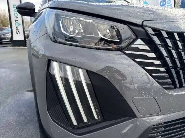 Peugeot 2008 hybrid 145 e-dcs6 — photo 16