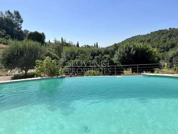 Villa 5 pièces 210 m²