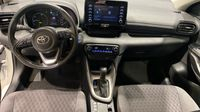 Toyota Yaris 116h Dynamic 5p MY22 — photo 11