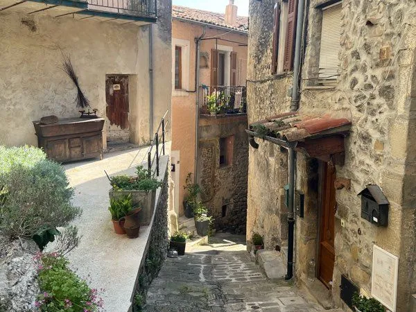 Appartement maison de village Luceram énorme potentiel à rénover