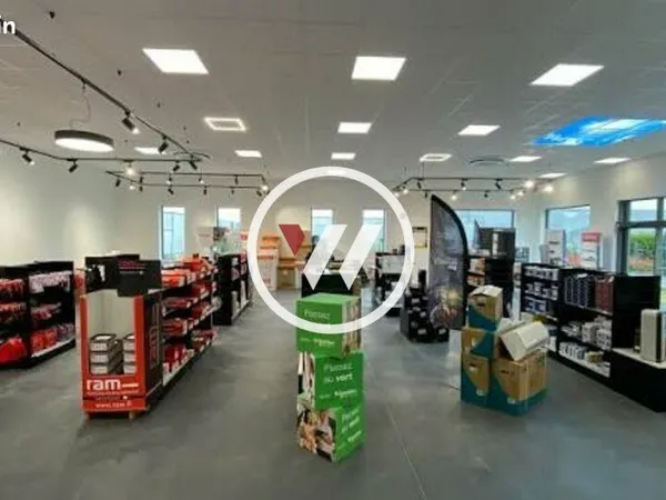 Local d'activité 220 m²