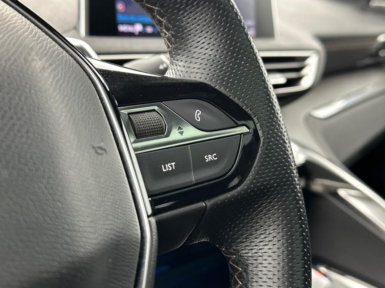 Peugeot 3008 hybrid4 300 e-eat8 gt — photo 21