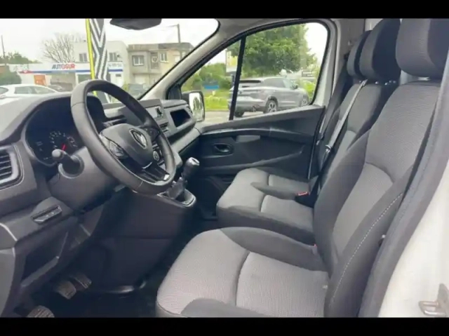 Renault Trafic fg l1h1 3t 2.0 blue dci 130ch confort — photo 10