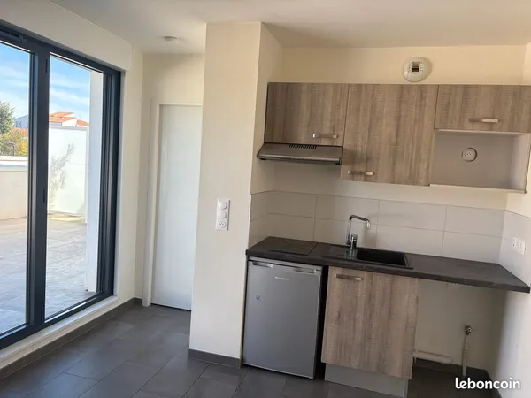 Loue studio avec grande terrasse