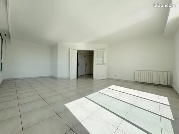 Parking 93 m²