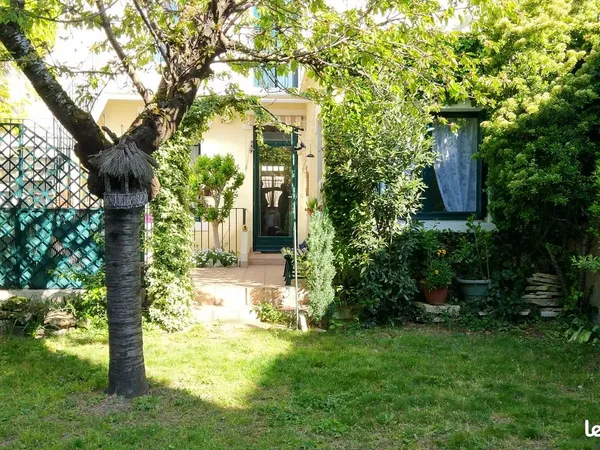 Montluçon maison de ville.....garage...jardin