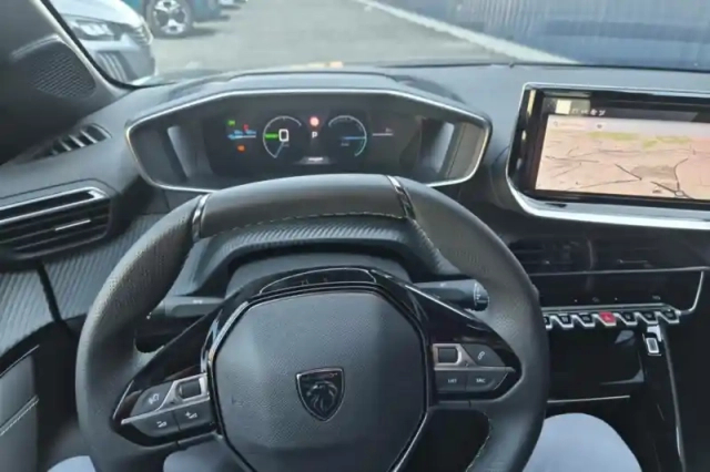 Peugeot 208 electrique 50 kwh 136ch — photo 43
