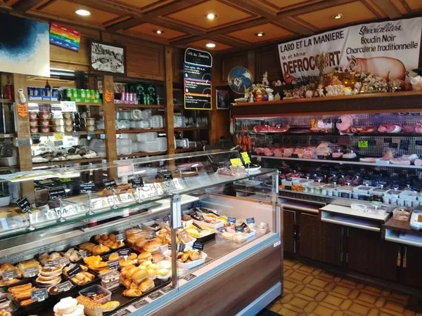 Idéalement située en centre-ville de Mortagne-au-Perche, cette charcuterie représente une belle oppo