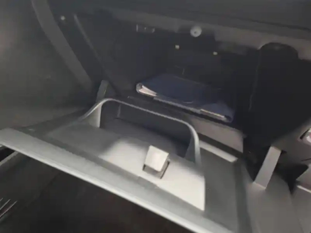Peugeot 2008 1.2 puretech 110ch s&amp;s bvm5 — photo 32