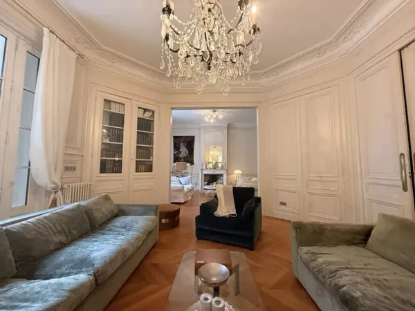 Hôtel particulier 10 pièces 331 m²