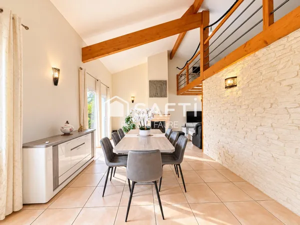 Maison traditionnelle T5 de 158 m²