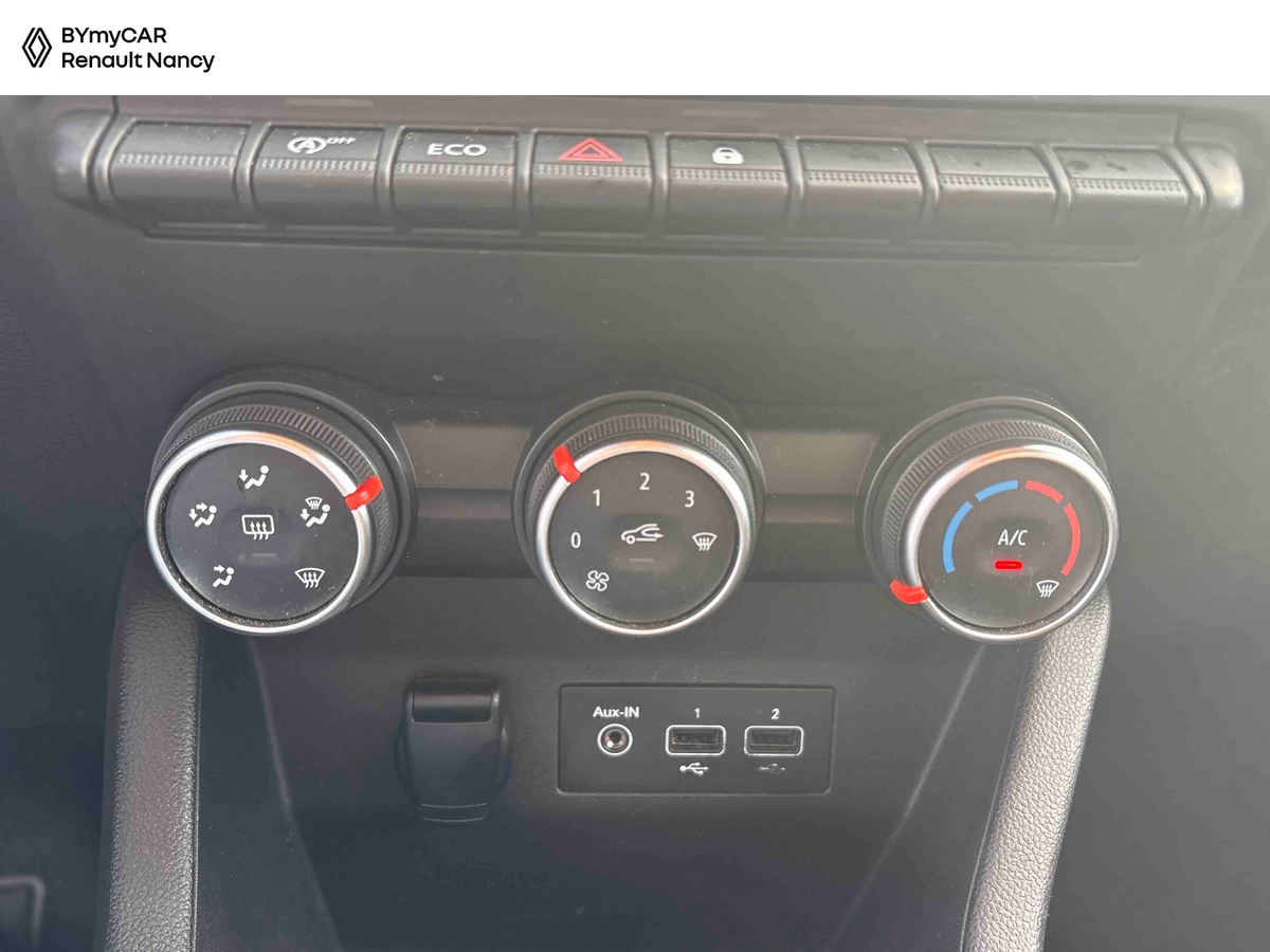 Renault Clio TCe 100 — photo 17