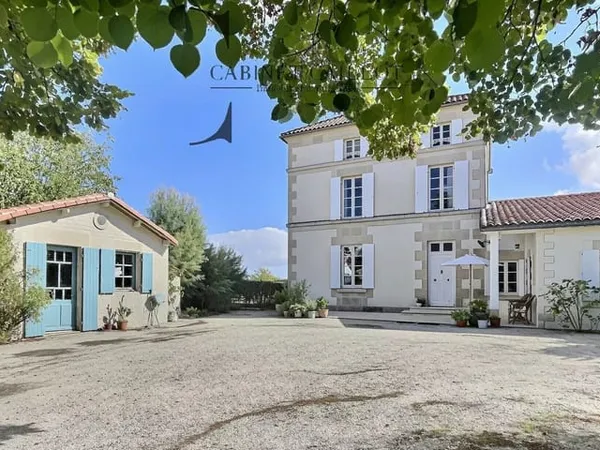CHARMANTE MAISON DE CAMPAGNE - Vallée de la Boutonne (réf. 61012)