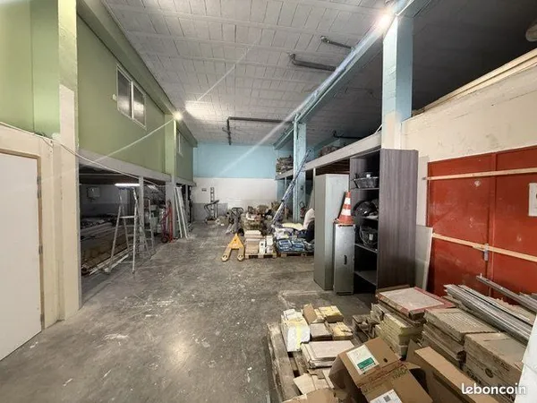 Local industriel 310 m²