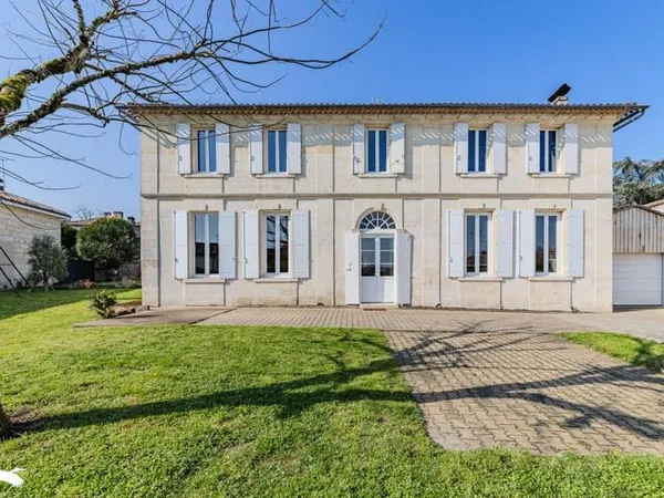 Maison en pierre de 9 pièces principales