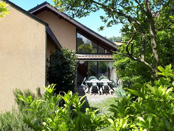 Grande chambre meublée de 12 m² en colocation - Maison avec jardin à Bassens