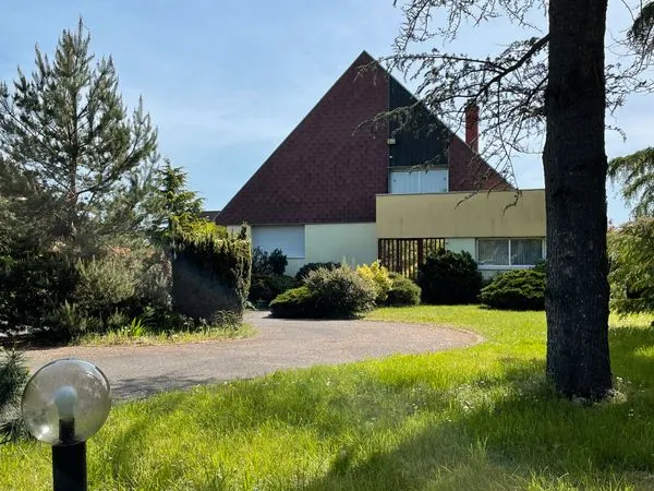 Rare : Propriété de 39,14 ares avec grand terrain à fort potentiel et maison d'architecte de 224 m²