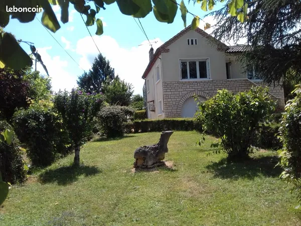 Maison avec vue sur étang