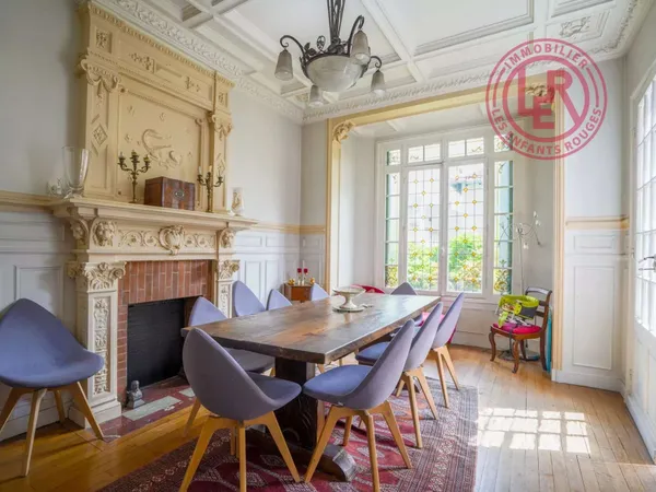 Maison 8 pièces 264 m²