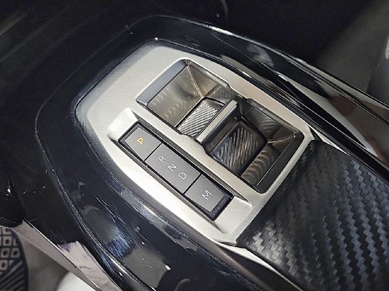 Peugeot 2008 hybrid 145 e-dcs6 allure — photo 17