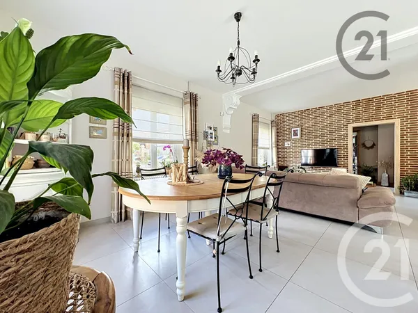 Maison 10 pièces 204 m²