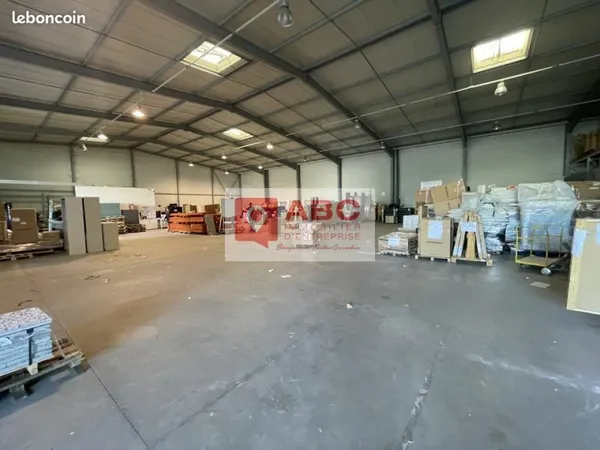LOCAL D'ACTIVITE 3020 m² GALLARGUES LE MONTUEUX